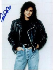 Actress courteney cox : 83