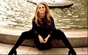 Actress dyan cannon : 1