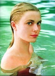 Actress grace kelly : 24