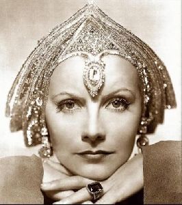 Actress greta garbo : 32