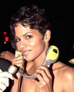 Actress halle berry : halle10