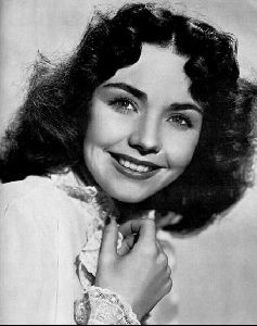 Actress jennifer jones : 13