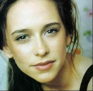 Actress jennifer love hewitt : 46