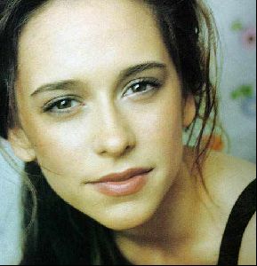 Actress jennifer love hewitt : jenniferlh10