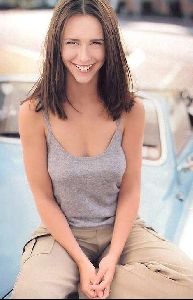 Actress jennifer love hewitt : jenniferlh11