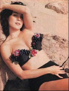 Actress jennifer tilly : 16