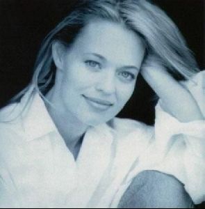 Actress jeri lynn ryan : 2