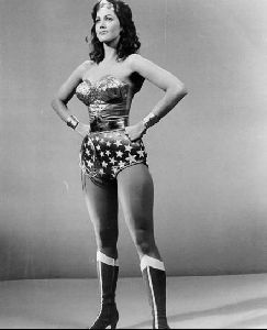 Actress lynda carter : 10