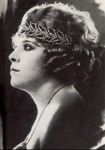 Actress mae west : 5