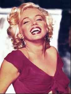 Actress marilyn monroe : 32