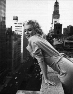 Actress marilyn monroe : 35