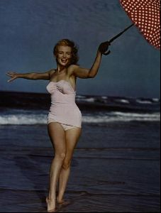 Actress marilyn monroe : 55