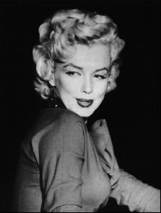 Actress marilyn monroe : 86