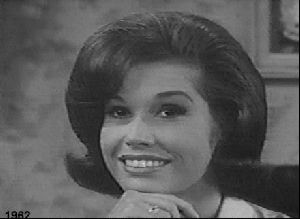 Actress mary tyler moore : 24