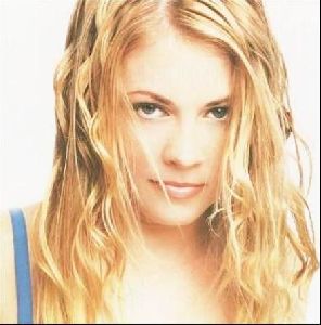 Actress melissa joan hart : 77