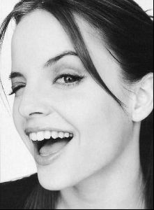 Actress mena suvari : 46