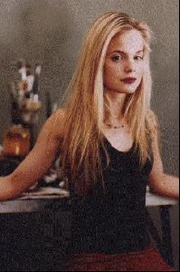 Actress mena suvari : 9