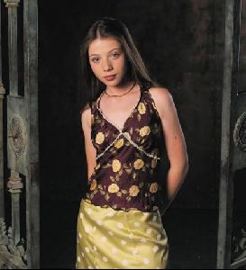 Actress michelle trachtenberg : 19