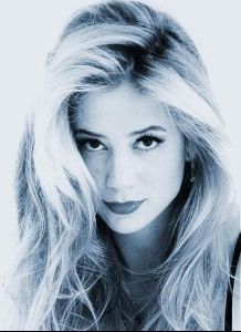 Actress mira sorvino : 18