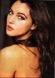 Actress monica bellucci : 15