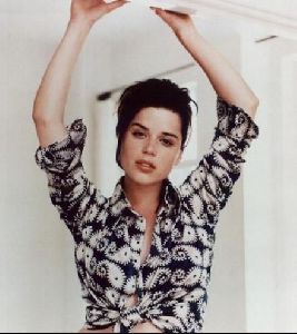 Actress neve campbell : 40