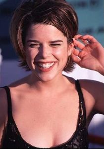 Actress neve campbell : 57