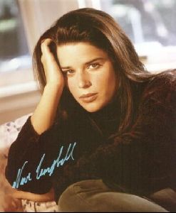 Actress neve campbell : 71