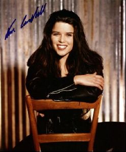 Actress neve campbell : 72