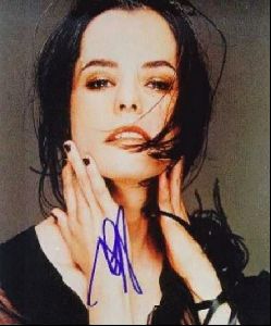 Actress parker posey : 9