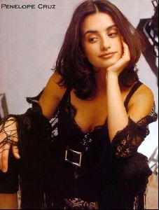 Actress penelope cruz : 83