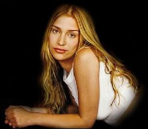 Actress piper perabo : 38