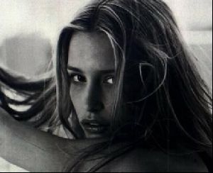 Actress piper perabo : 50