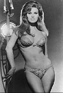 Actress raquel welch : 22