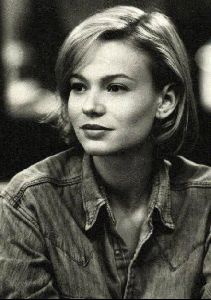 Actress samantha mathis : 2