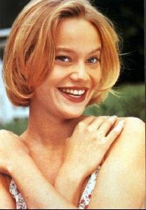 Actress samantha mathis : 36