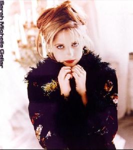 Actress sarah michelle gellar : 73