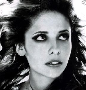 Actress sarah michelle gellar : sarah smg 01