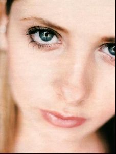 Actress sarah michelle gellar : sarah smg 79