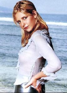 Actress sarah michelle gellar : smg 27