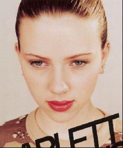 Actress scarlett johansson : 17