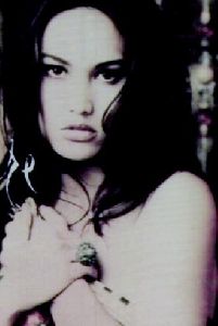 Actress tia carrere : tia-carrere-16