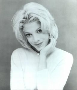 Actress Tori Spelling : 38