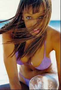 Actress tyra banks : tyra19