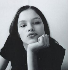 Female model alberta ferretti : 1