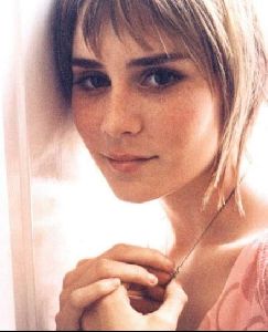 Female model alison lohman : 16