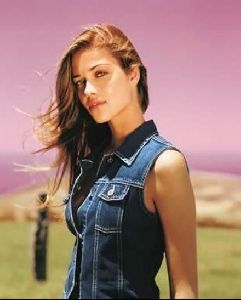 Female model ana beatriz barros : 66