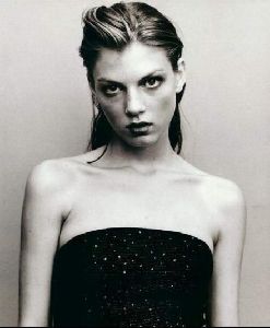 Female model angela lindvall : 24