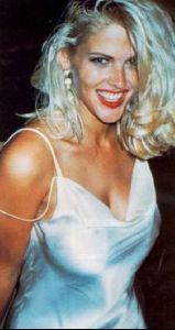 Female model anna nicole smith : 41