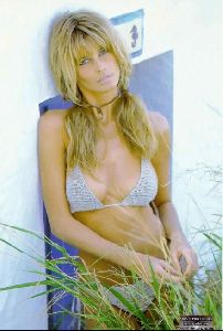 Female model claudia schiffer : 66