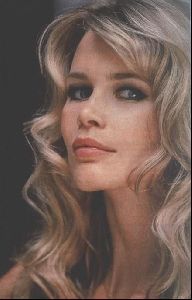 Female model claudia schiffer : 85